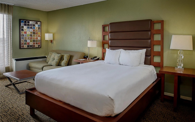DoubleTree by Hilton Collinsville - St. Louis