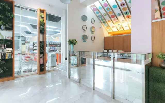 UrbanView @ Lacson Street Bacolod City by RedDoorz