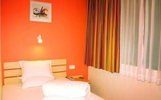 7 Days Inn (Beijing Liujiayao Metro Station Songzhuang Road)
