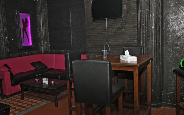Acacia Hotel & Suites