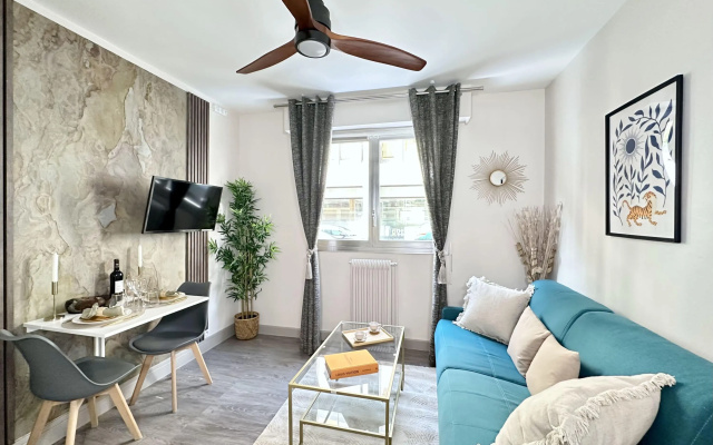 1601B - Studio near Champs Elysées