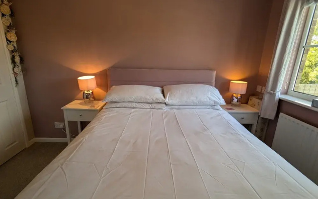 Modern 3B Eastbourne Retreat: Tranquil & Cozy Stay