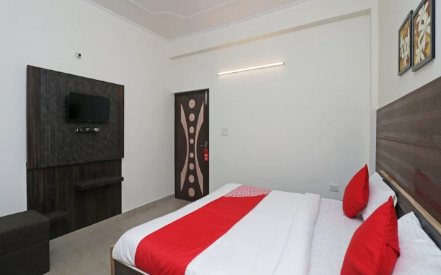 OYO 12493 Hotel Taaz Comfort Inn