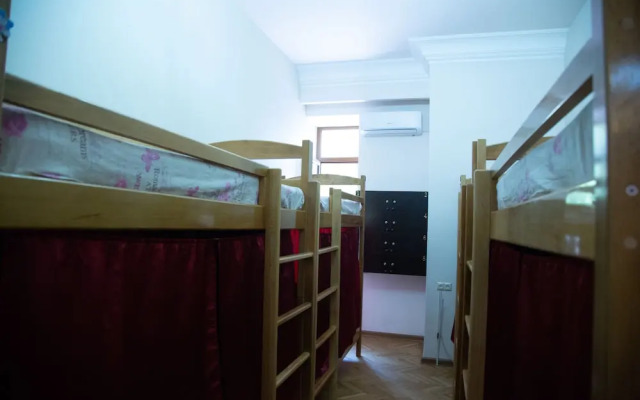Mister Hostel