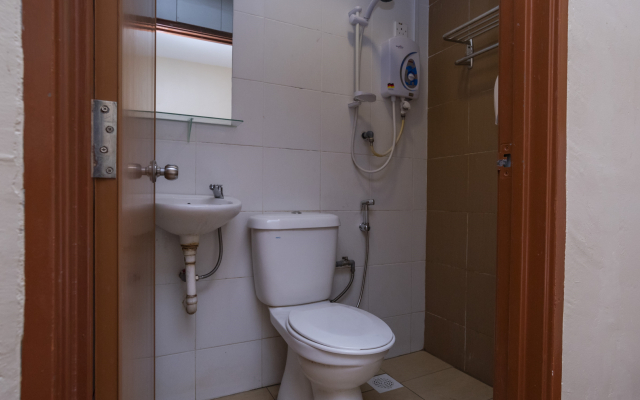 OYO 614 D'PINETREES Hotel