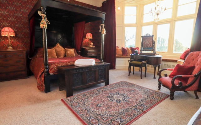 Summerlands Hall Gothic Apartment