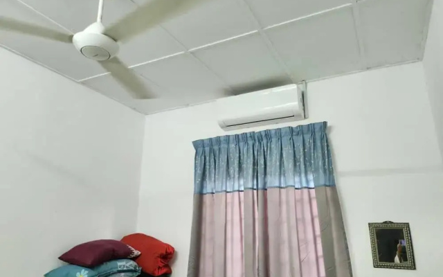 Cozy Terraced Klia Sepang