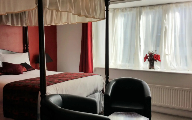 The George Hotel