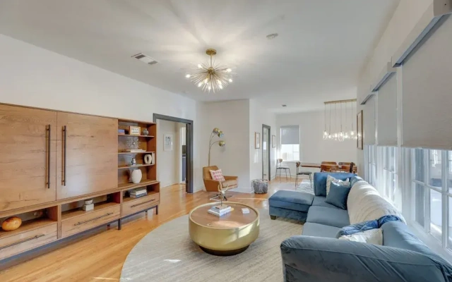 2 Mi to Downtown Austin: Family Home w/ Porch!