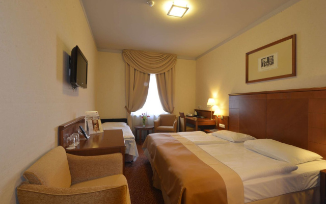 Отель Mercure Szekesfehervar Magyar Kiraly Hotel