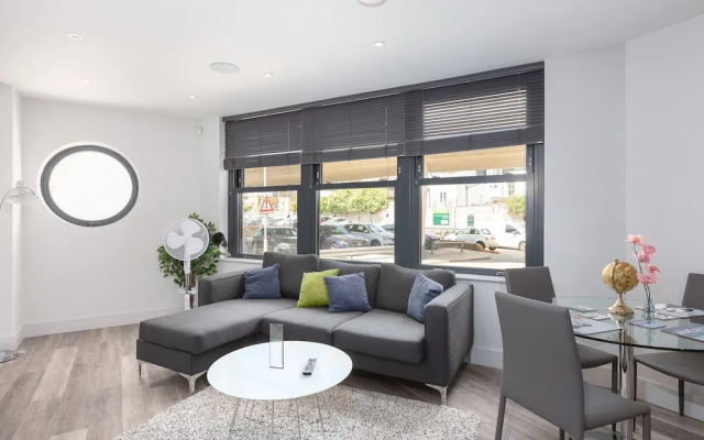 Family 2 Bed Apartment In Fulham Near Station