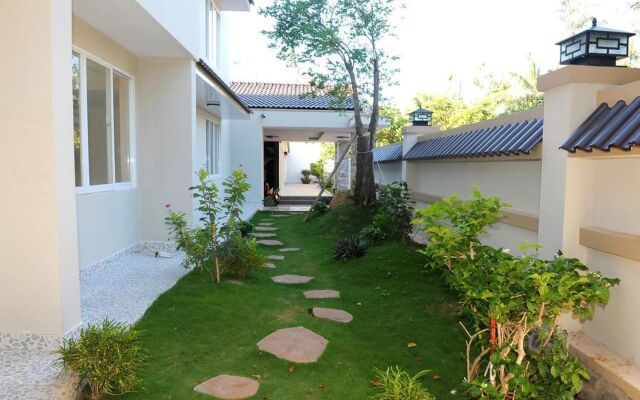 Отель Lam Son Deluxe Apartments Вьетнам, Вунгтау - отзывы, цены и фото номеров - забронировать отель Lam Son Deluxe Apartments онлайн вид на фасад