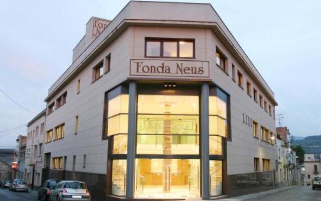 Hotel Fonda Neus вид на фасад