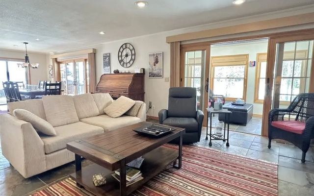 Mh138 Mountain Harbor Holiday Roost