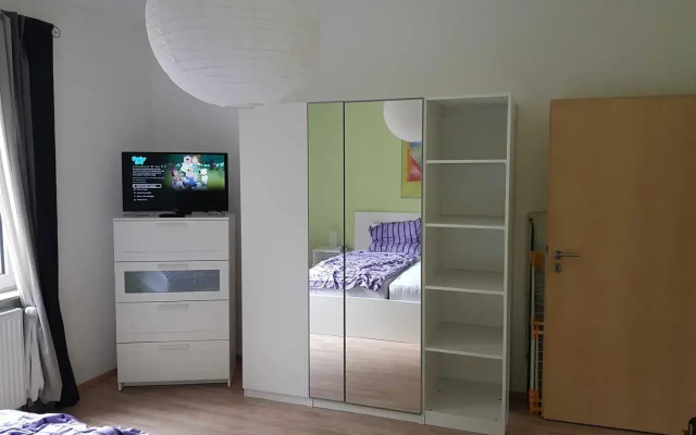 064 Lindenstra_e