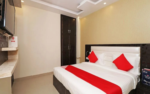 OYO 25130 Hotel Royal Inn