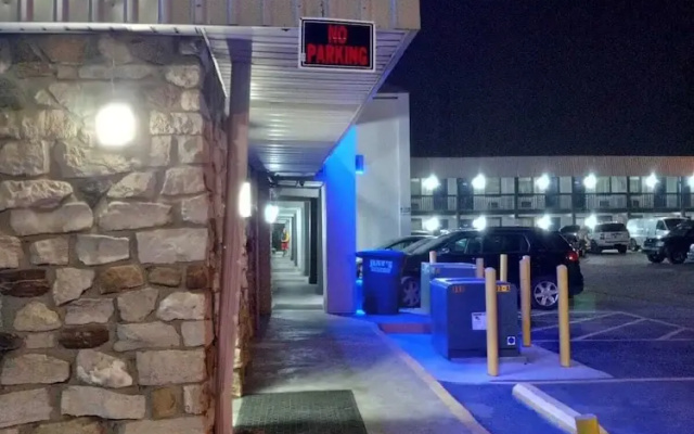 Hotel 465 by Regency Inn & Suites