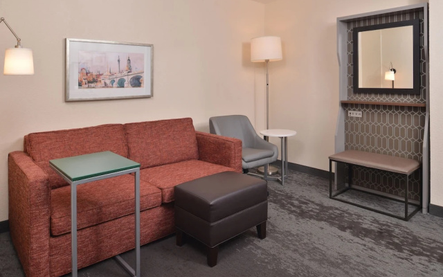 Holiday Inn Hotel & Suites Raleigh-Cary I-40 @Walnut St