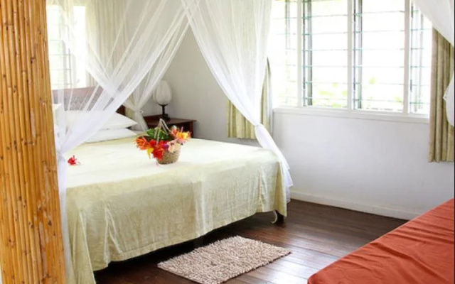 Palmlea Farms Lodge and Bures Villas