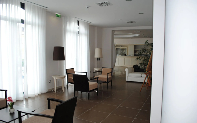 Hotel Fini