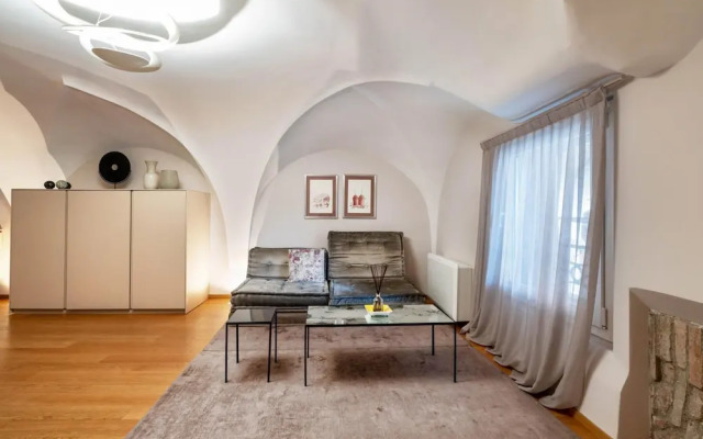 Santo Stefano Elegant Apartment by Wonderful Italy