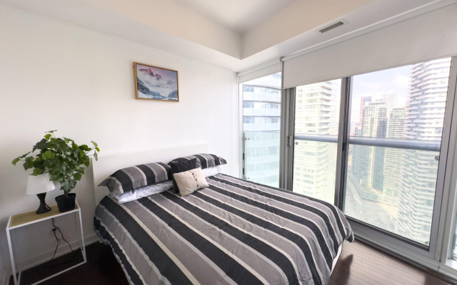 Luxury 2 Bedroom Lakeview