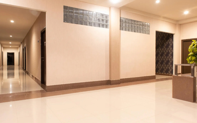 OYO 1977 Harvest Residence