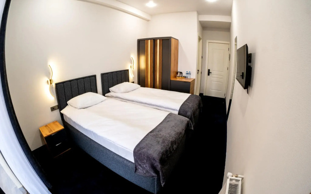 Standard Twin room with balcony (twin beds) · Hotel Urban Blis — photo 1