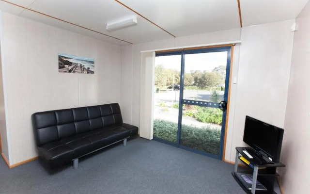 Seven Mile Beach Cabin and Caravan Park