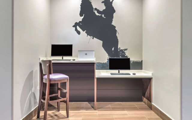 La Quinta Inn & Suites by Wyndham Tyler - University Area