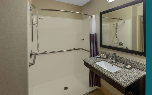 La Quinta Inn & Suites by Wyndham Midland North