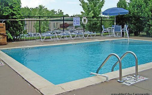 Extended Stay America Suites Columbia West Stoneridge Dr in Columbia, United States of America from 108$, photos, reviews - zenhotels.com pool