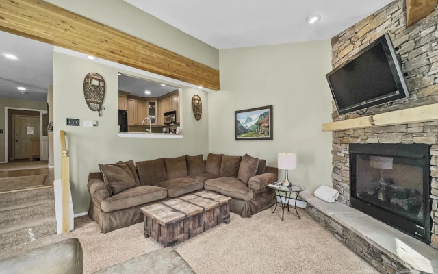 Private Dog Friendly Home Boasts Incredible Views - WD25 by RedAwning
