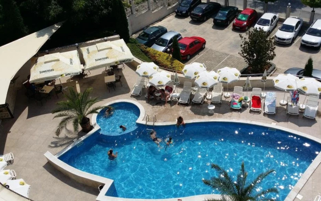 Royal Cove Hotel