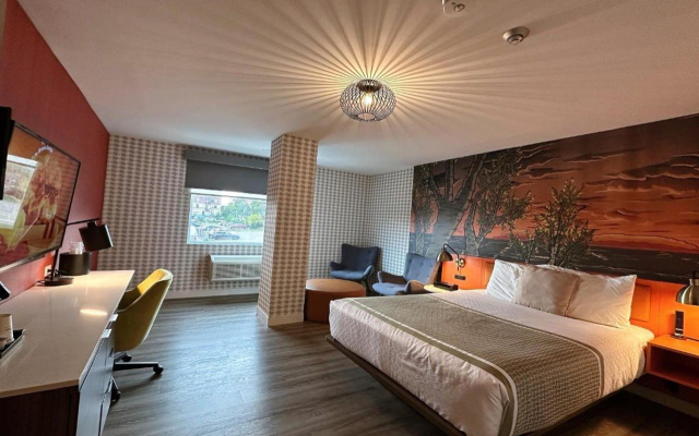 Отель Quality Inn & Suites Thunder Bay Downtown