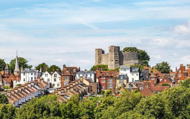 1 Bed Flat - Sleeps 2 - Pets - Garden - Parking