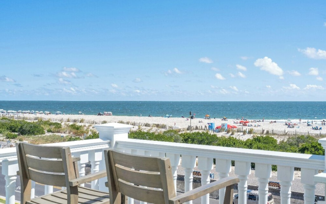 931 Beach Guest House