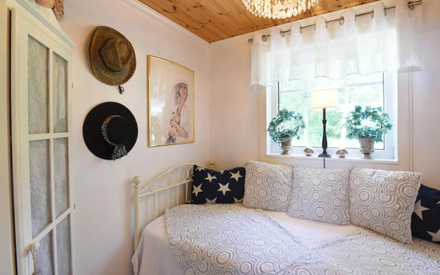 Amazing Home in Hjo With 3 Bedrooms and Wifi