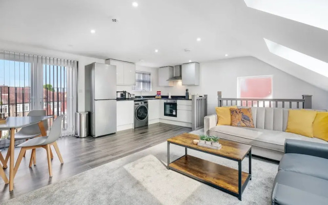 Newly Converted 3 Bed Apt. in Hounslow