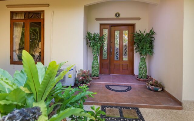 Отель Luxury Holiday Villa Paradise вид на фасад