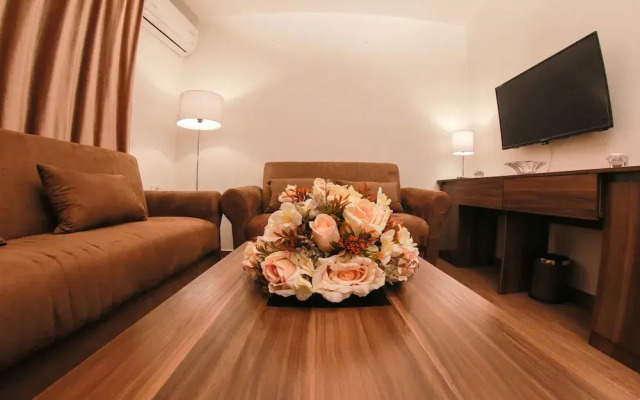 Nairoukh Hotel