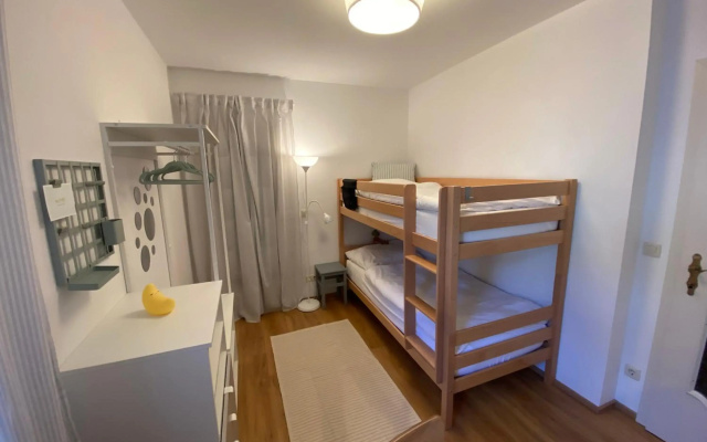 Hawei in Vienna - Doppelhaushälfte mit Garten und Pool zur Mitbenutzung