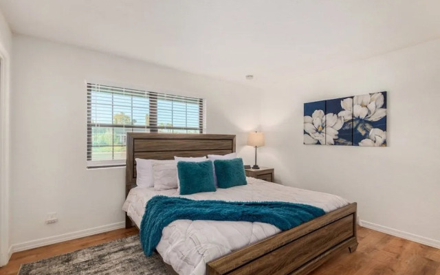 Glencove Mesa 4 Bedroom Home by RedAwning
