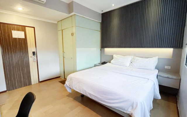 G Hotel