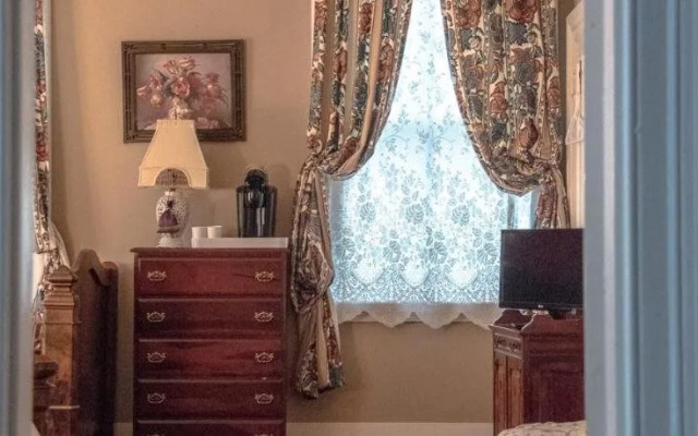Flowertown Bed And Breakfast