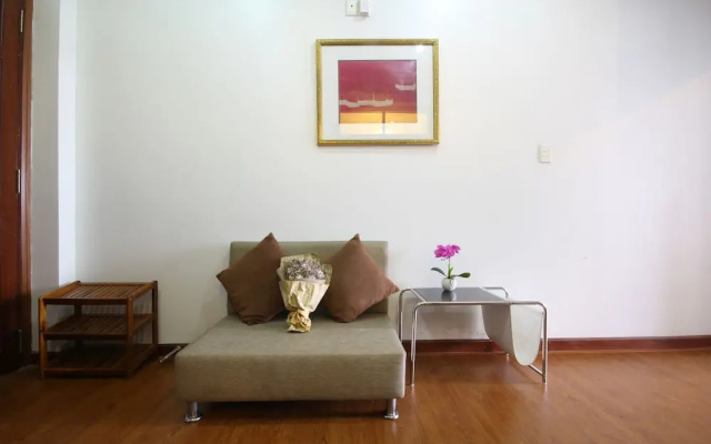 Smiley Apartment 16