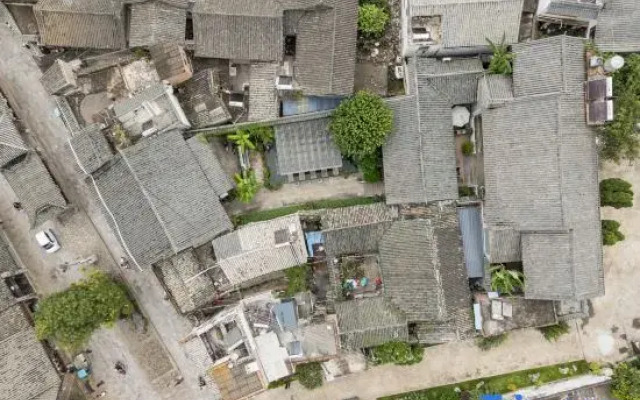 Jianshui Yanqitang Private Courtyard Inn (Jianshui Ancient City Small Train Store)