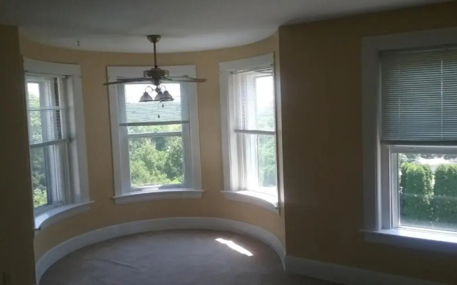 Boothie Manor