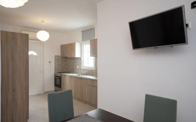 Ginger Gold Apt Getaway with Shared Pool