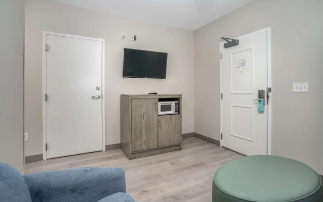 Lighthouse Suites - Best Western Signature Collection